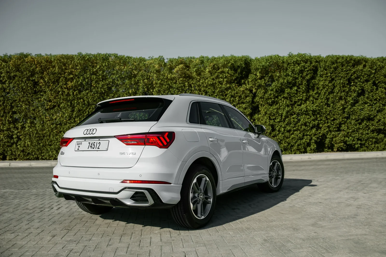 Kiralık Audi Q3  Beyaz 2024 içinde Abu Dhabi - 13 