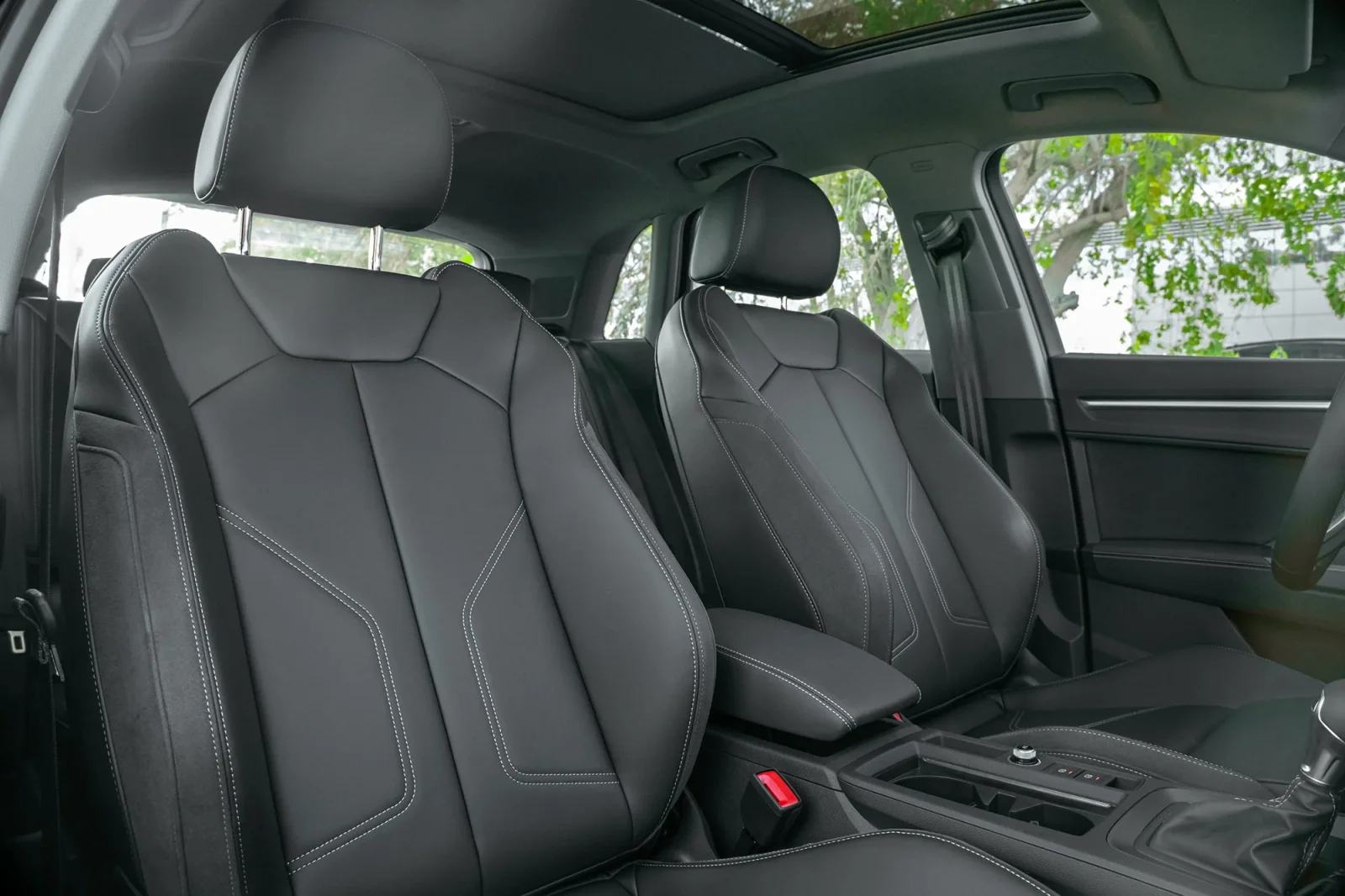 Kiralık Audi Q3  Beyaz 2024 içinde Abu Dhabi - 5 