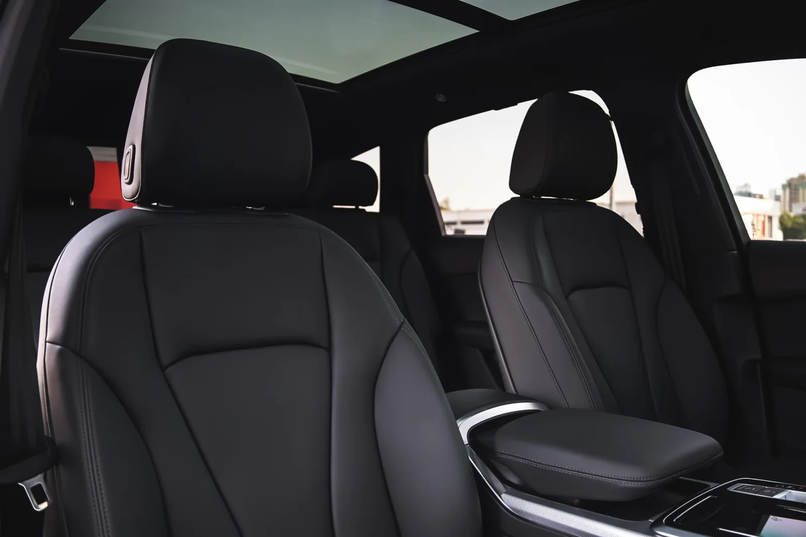 Miete Audi Q7  Silber 2023 in der Abu Dhabi - 8 