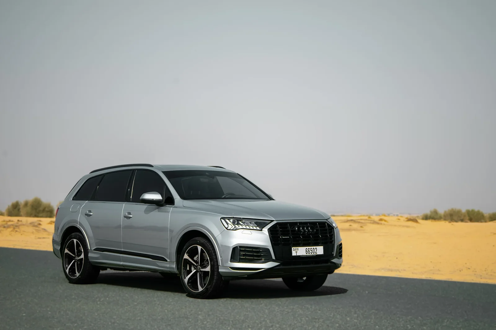 Miete Audi Q7  Silber 2023 in der Abu Dhabi - 16 