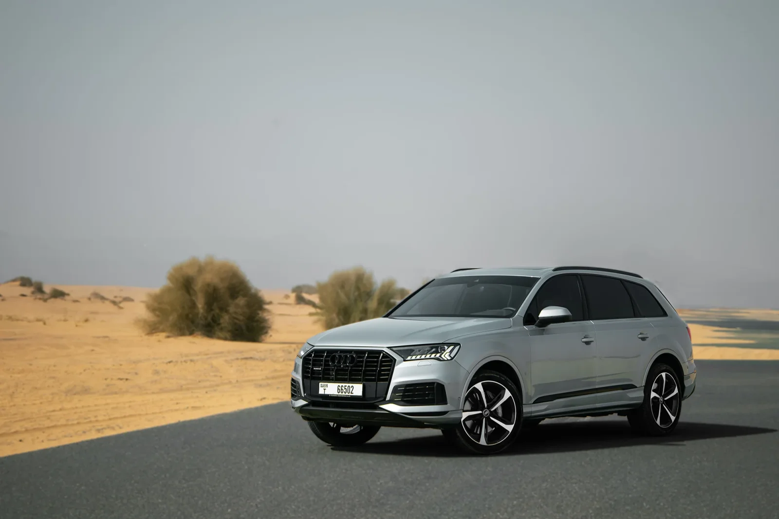 Miete Audi Q7  Silber 2023 in der Abu Dhabi - 2 