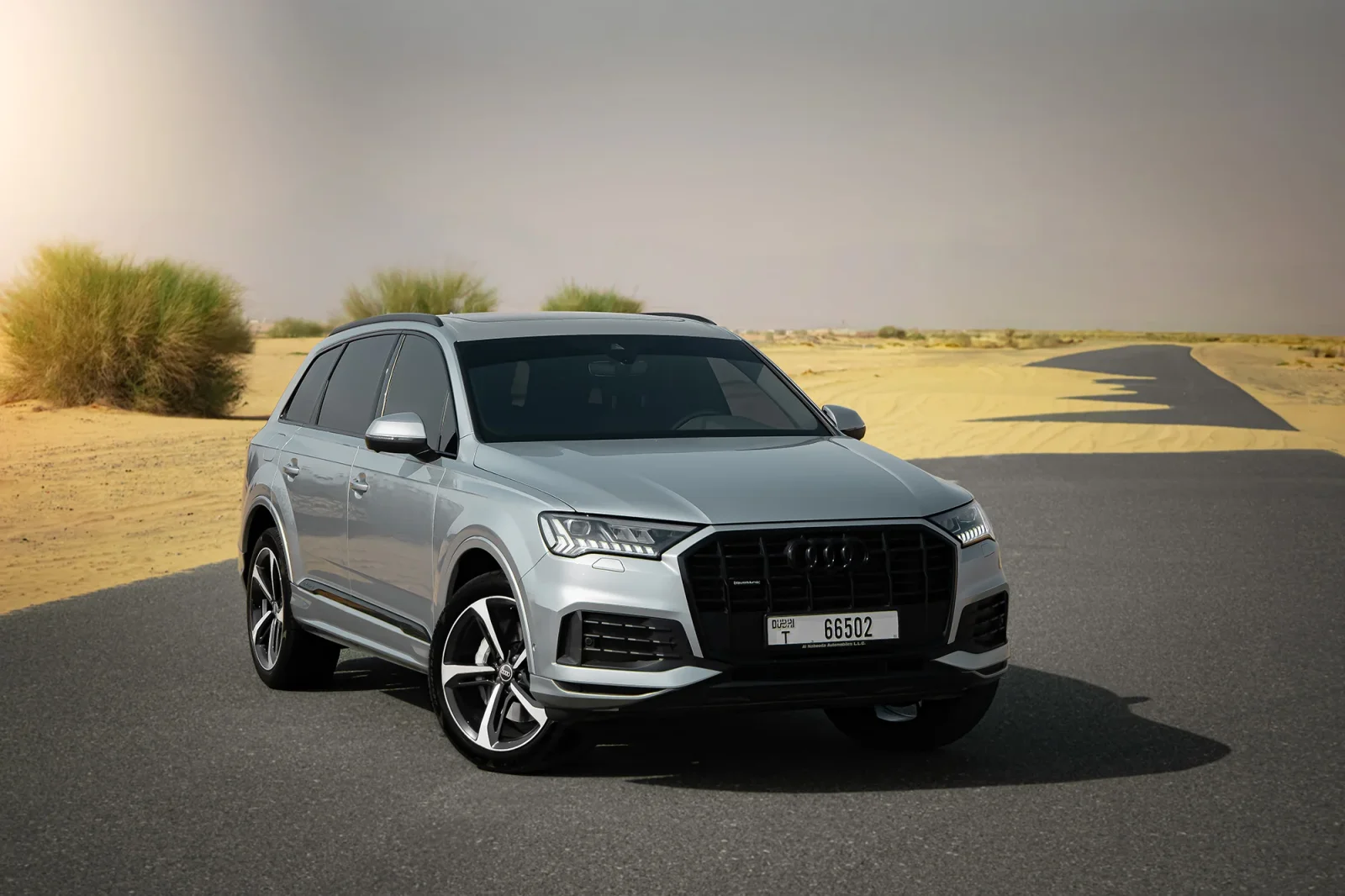 Miete Audi Q7  Silber 2023 in der Abu Dhabi