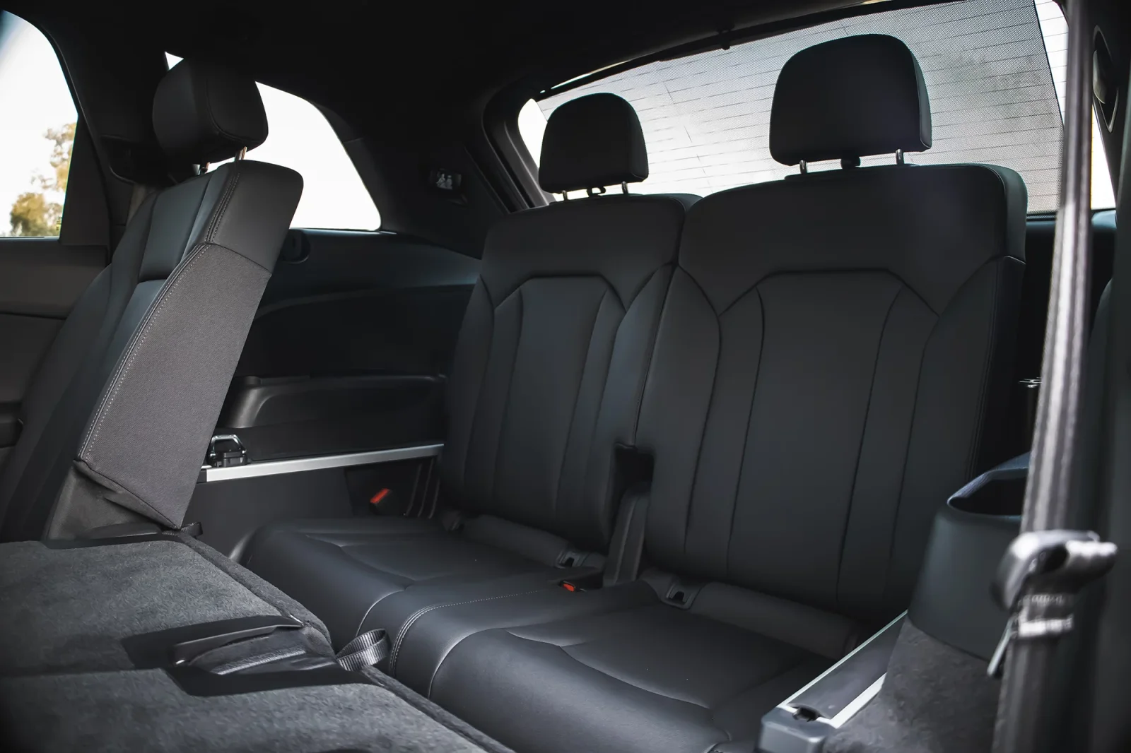 Miete Audi Q7  Silber 2023 in der Abu Dhabi - 11 