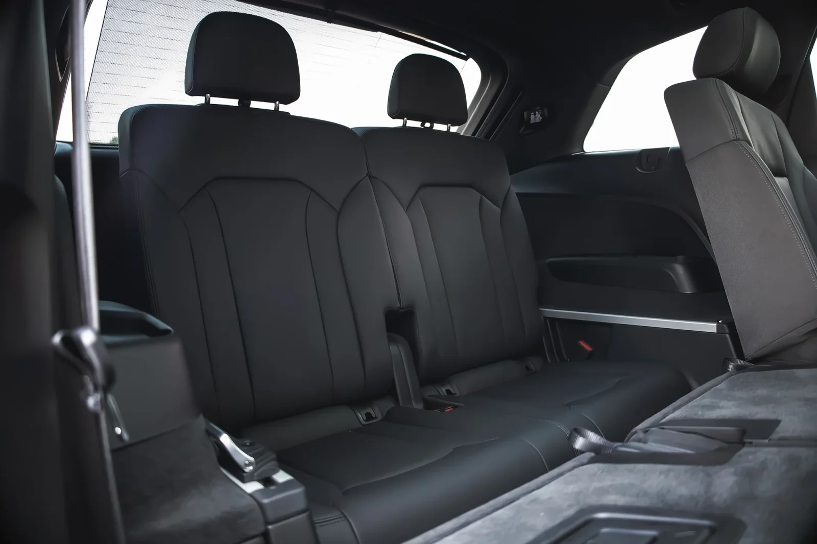 Miete Audi Q7  Silber 2023 in der Abu Dhabi - 6 