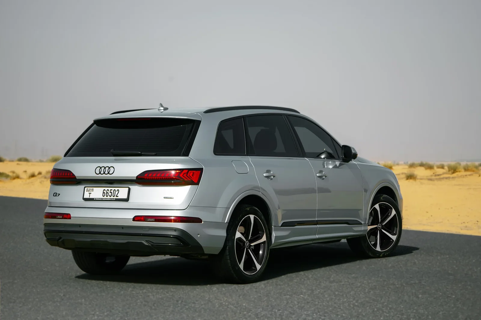 Miete Audi Q7  Silber 2023 in der Abu Dhabi - 14 