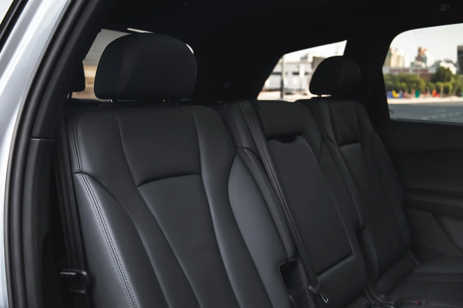 Miete Audi Q7  Silber 2023 in der Abu Dhabi - 7 