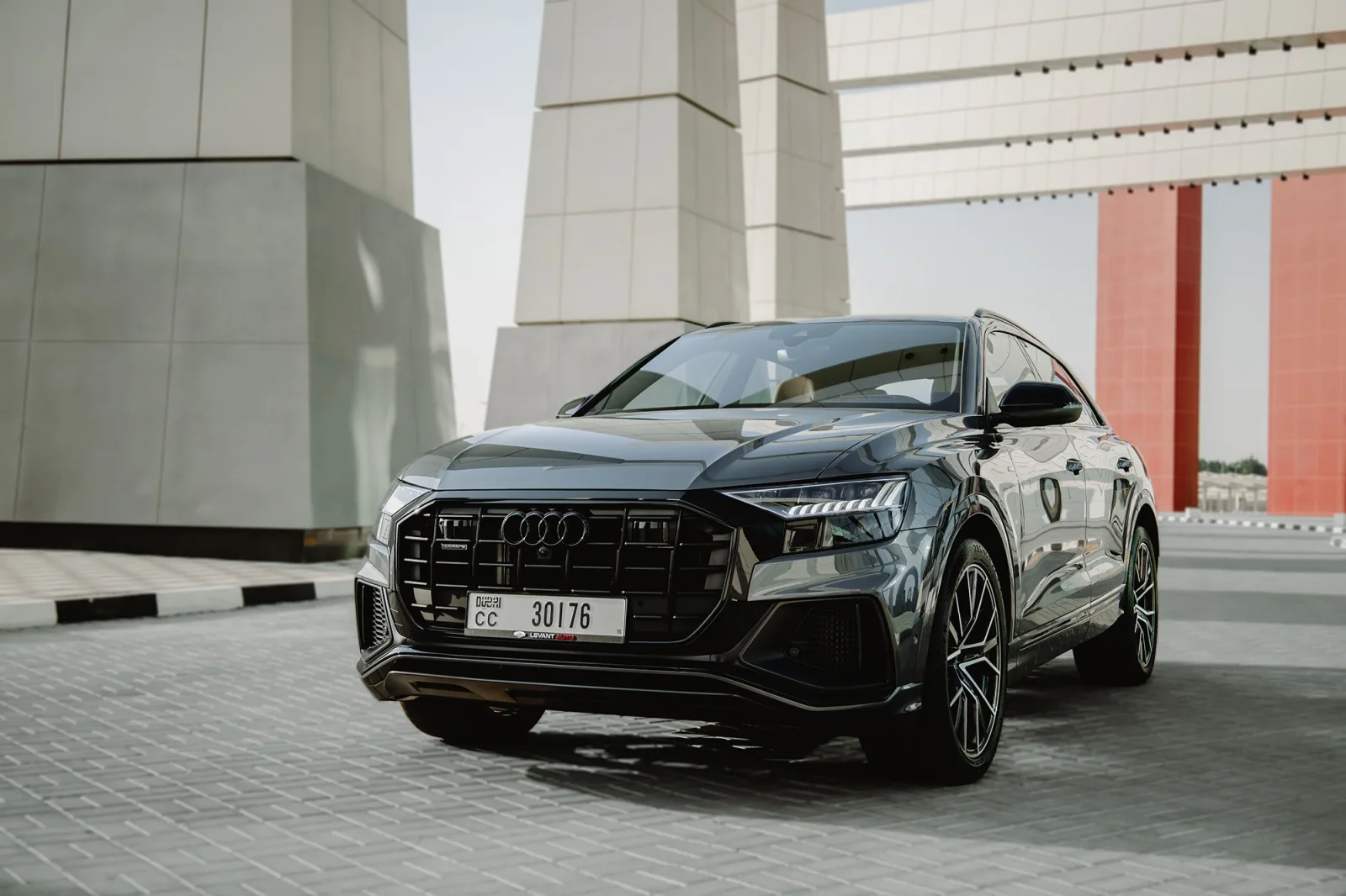 Alquiler Audi Q8  Gris 2023 en Abu Dabi - 12 