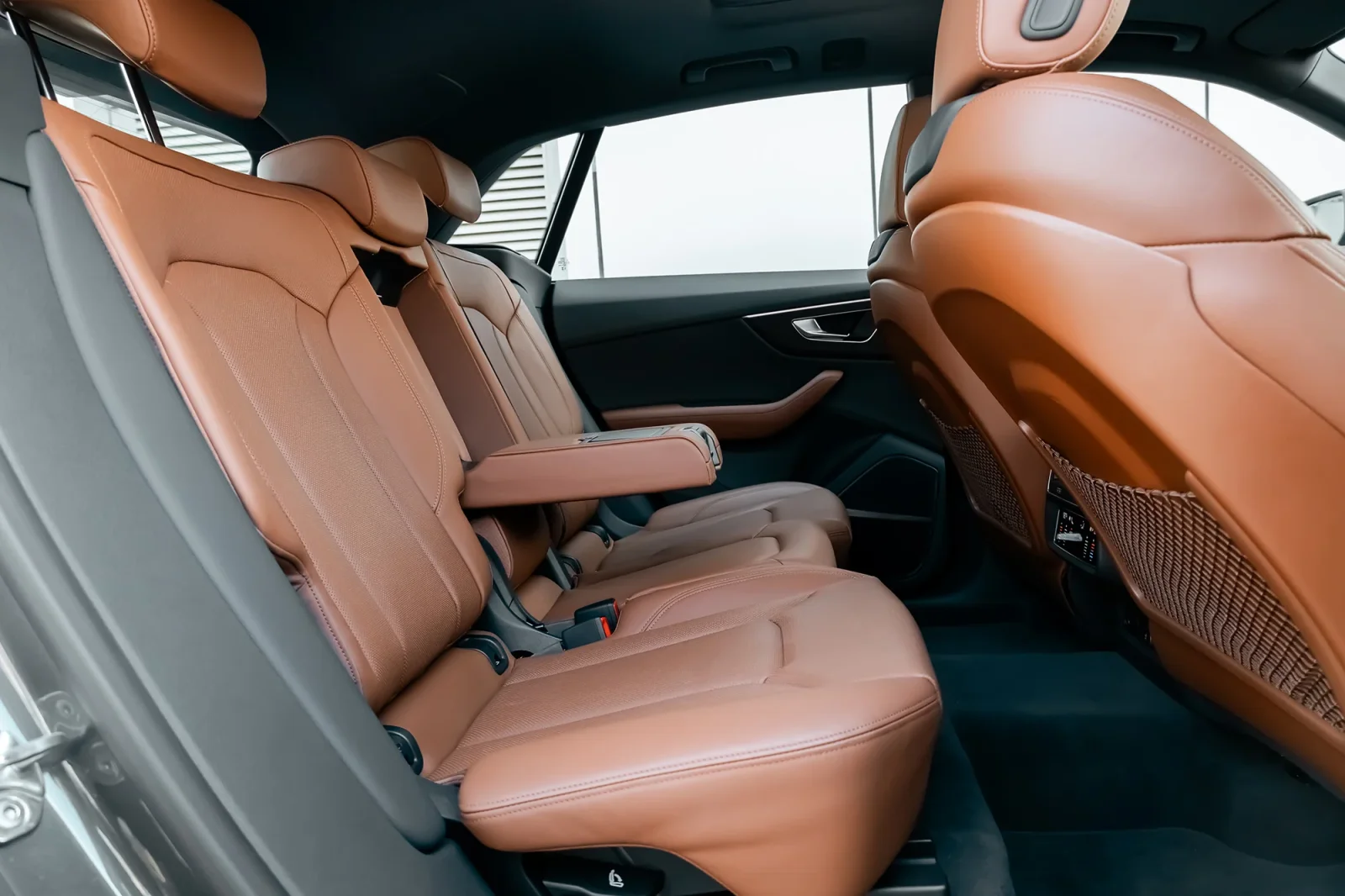 Alquiler Audi Q8  Gris 2023 en Abu Dabi - 10 