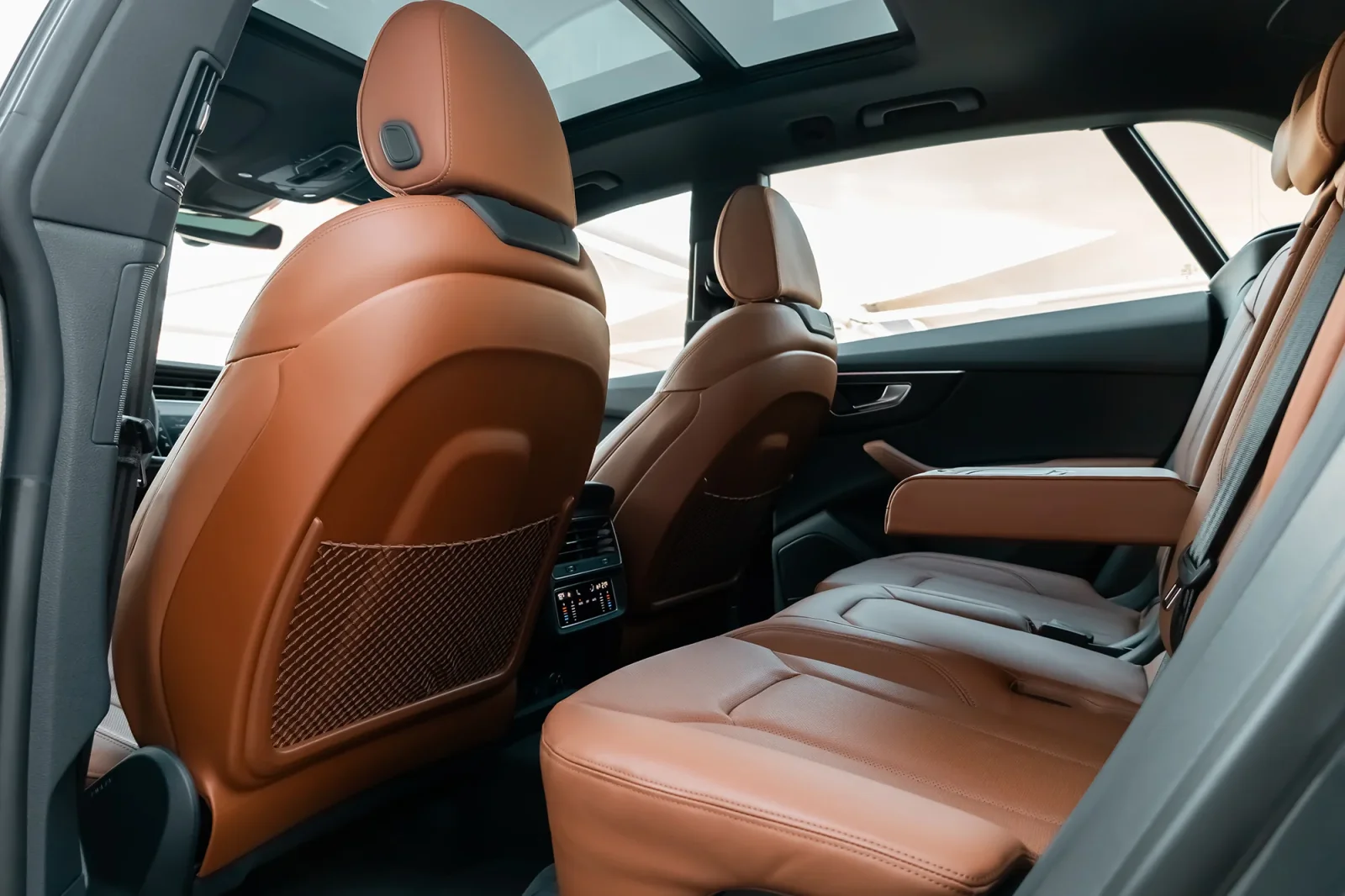 Alquiler Audi Q8  Gris 2023 en Abu Dabi - 4 