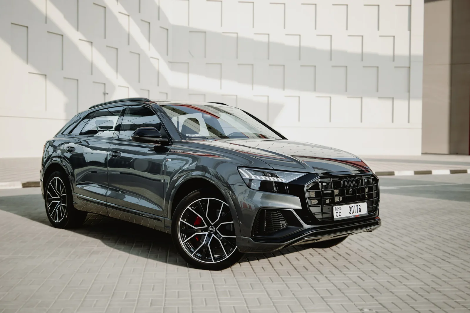 Alquiler Audi Q8  Gris 2023 en Abu Dabi - 13 