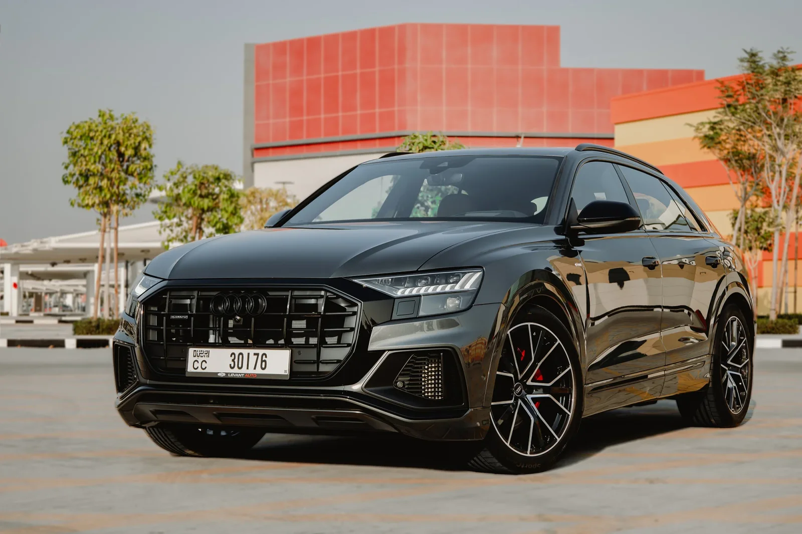Alquiler Audi Q8  Gris 2023 en Abu Dabi - 2 