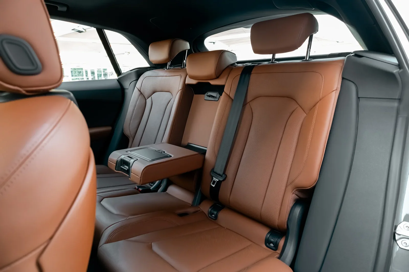 Alquiler Audi Q8  Gris 2023 en Abu Dabi - 5 