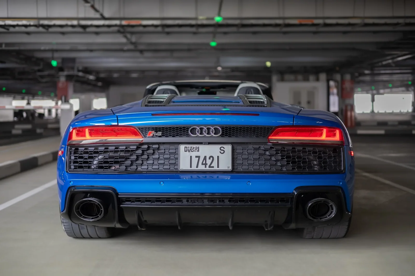 Rent Audi R8 Spyder Blue 2022 in Abu Dhabi - 10 