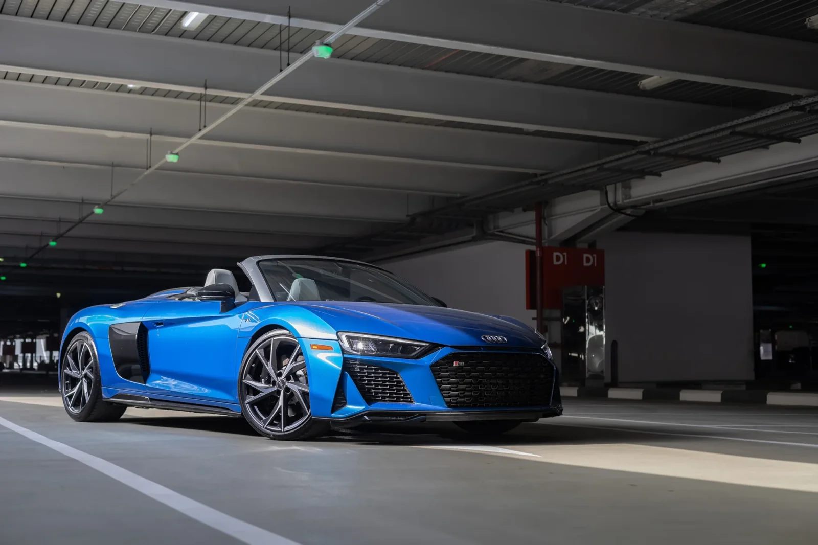 Rent Audi R8 Spyder Blue 2022 in Abu Dhabi - 2 