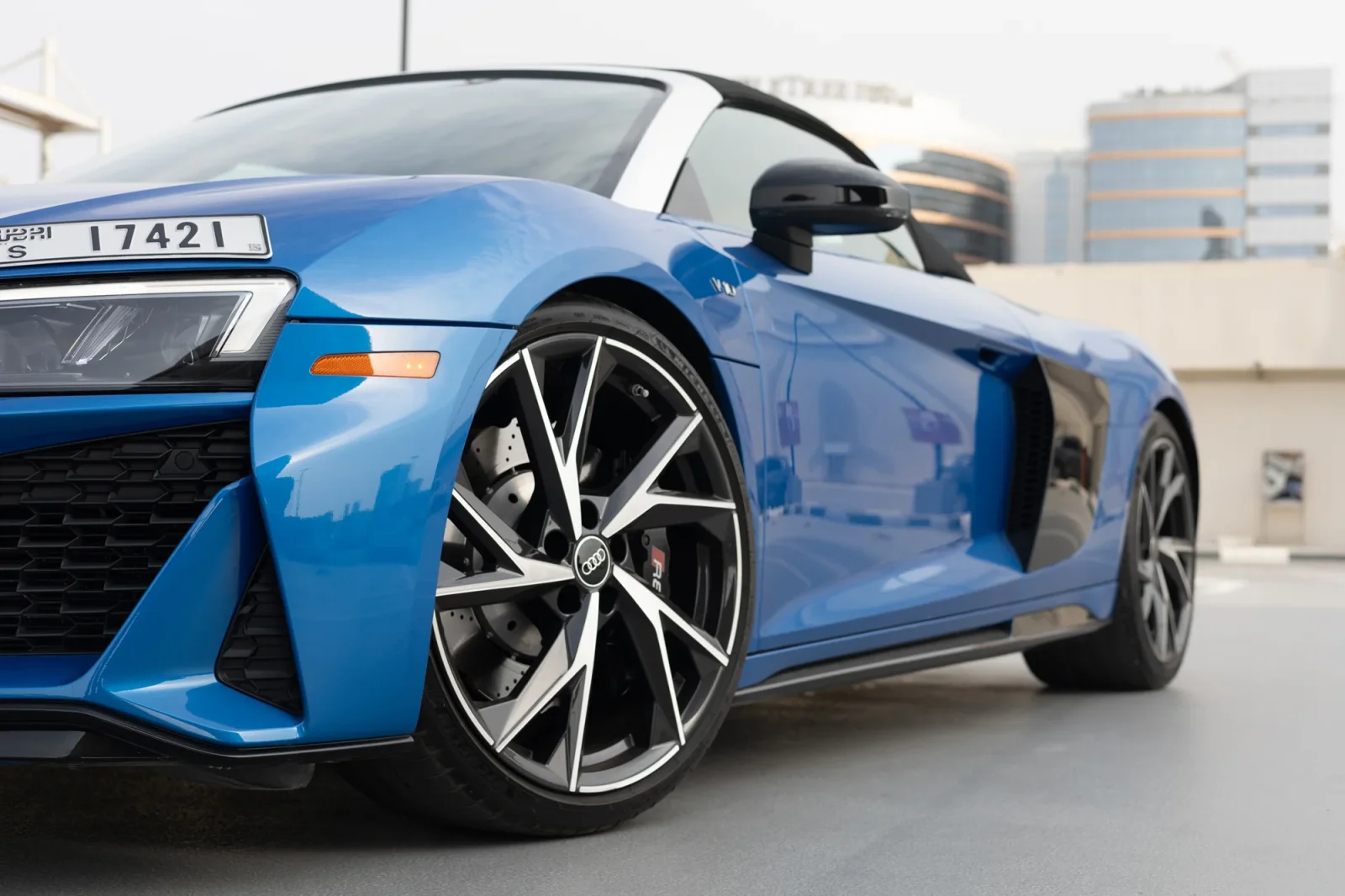 Rent Audi R8 Spyder Blue 2022 in Abu Dhabi - 9 