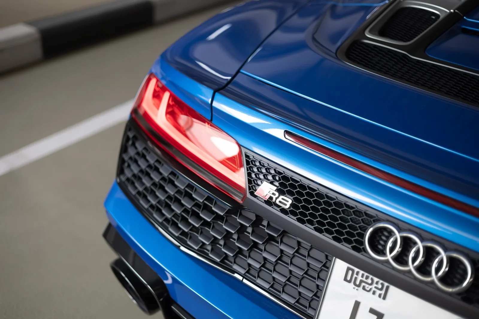 Rent Audi R8 Spyder Blue 2022 in Abu Dhabi - 13 