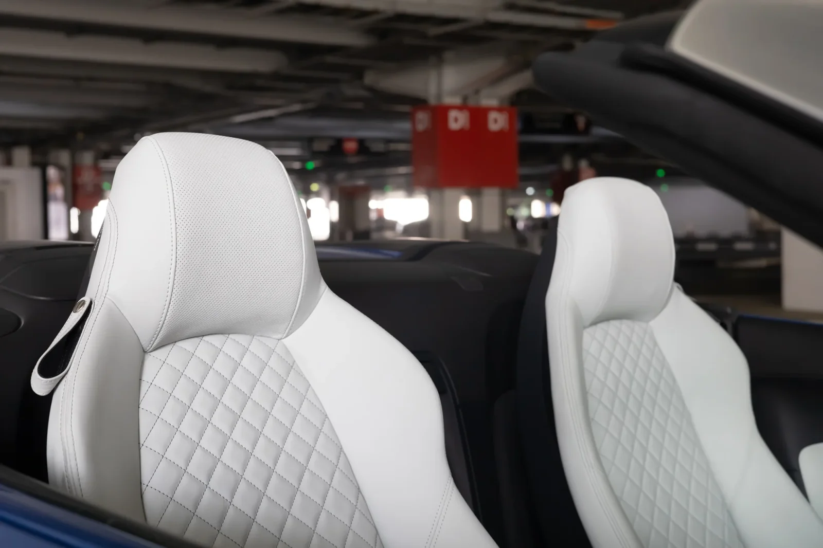 Rent Audi R8 Spyder Blue 2022 in Abu Dhabi - 4 