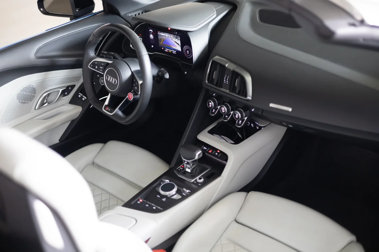 Rent Audi R8 Spyder Blue 2022 in Abu Dhabi - 3 