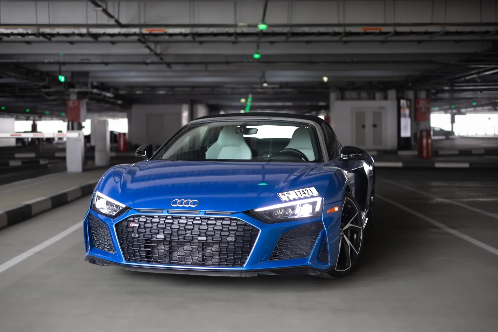 Rent Audi R8 Spyder Blue 2022 in Abu Dhabi - 11 