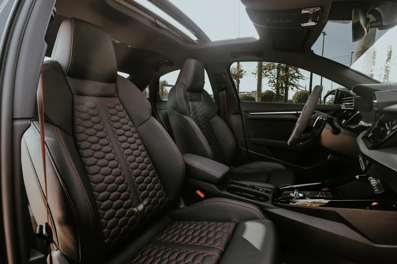 Miete Audi RS3  Schwarz 2023 in der Abu Dhabi - 6 