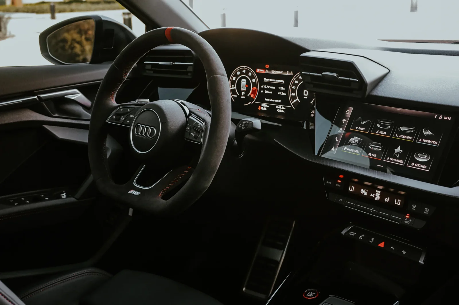 Miete Audi RS3  Schwarz 2023 in der Abu Dhabi - 3 