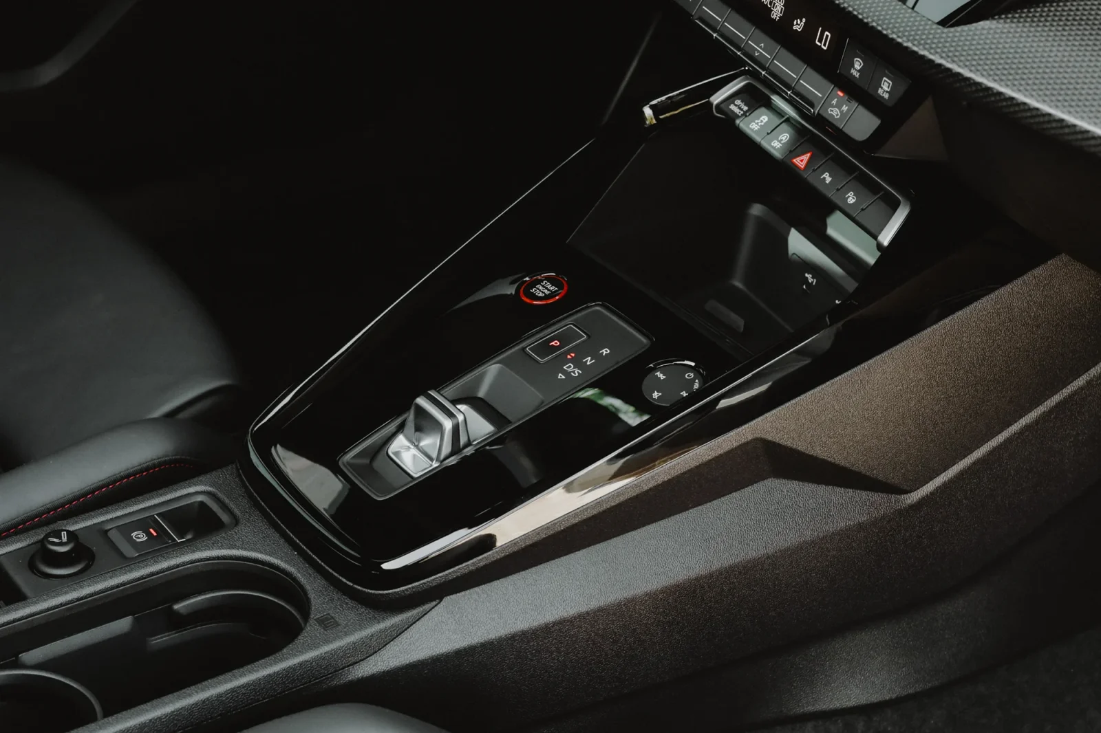 Miete Audi RS3  Schwarz 2023 in der Abu Dhabi - 7 