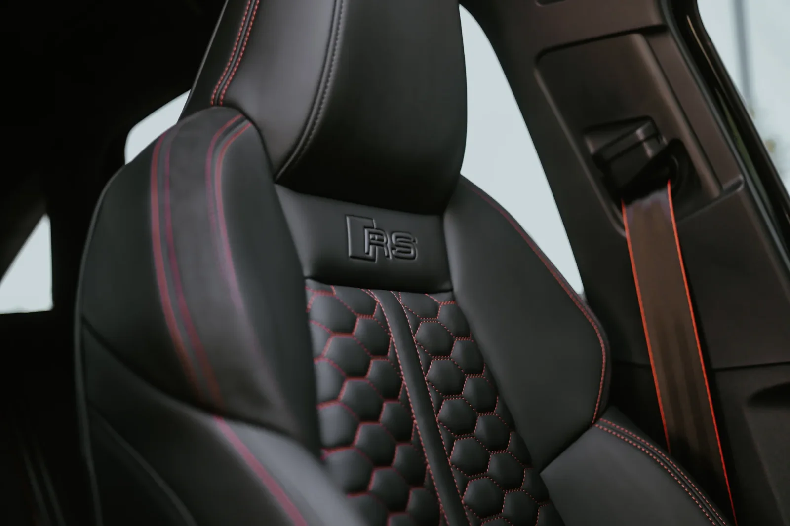 Miete Audi RS3  Schwarz 2023 in der Abu Dhabi - 5 