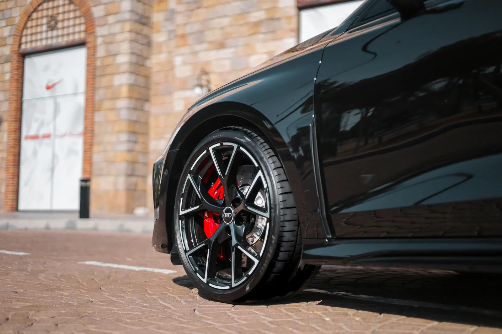 Miete Audi RS3  Schwarz 2023 in der Abu Dhabi - 18 