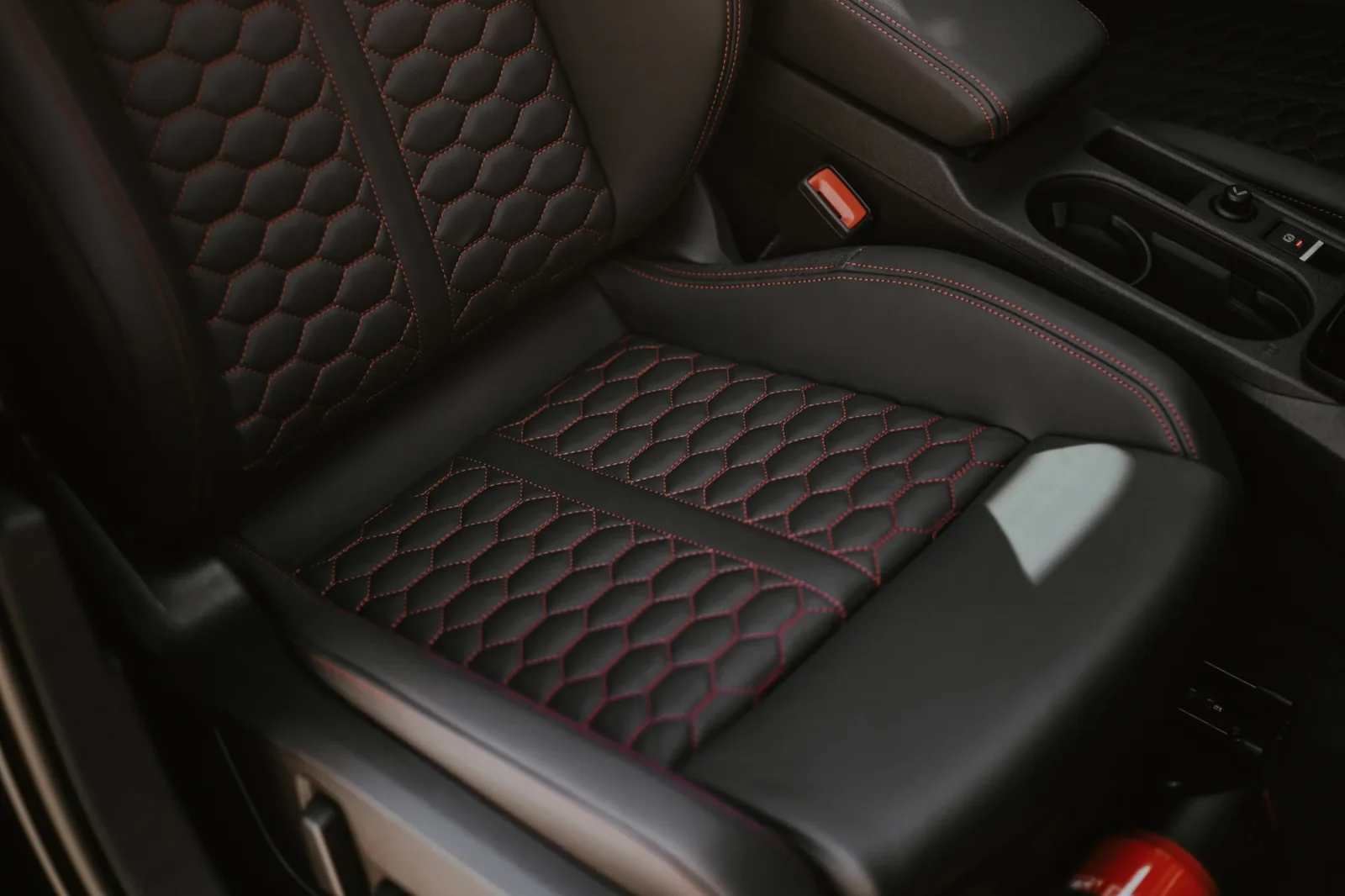 Miete Audi RS3  Schwarz 2023 in der Abu Dhabi - 8 