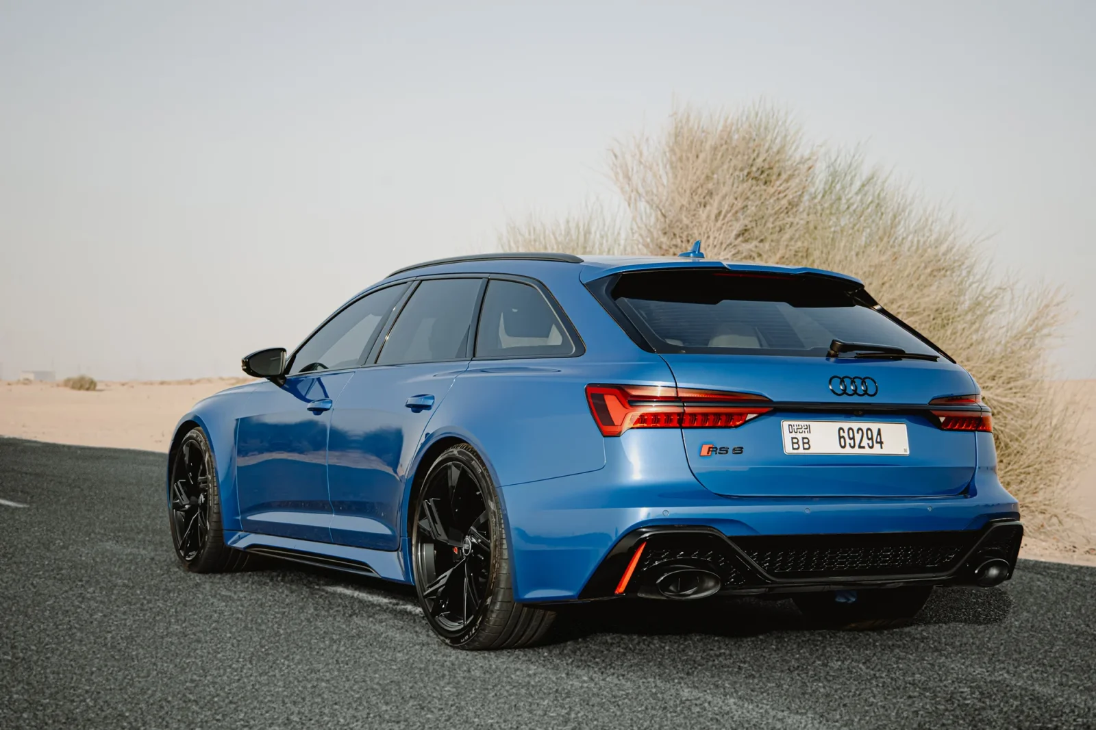 Miete Audi RS6  Blau 2023 in der Abu Dhabi - 16 