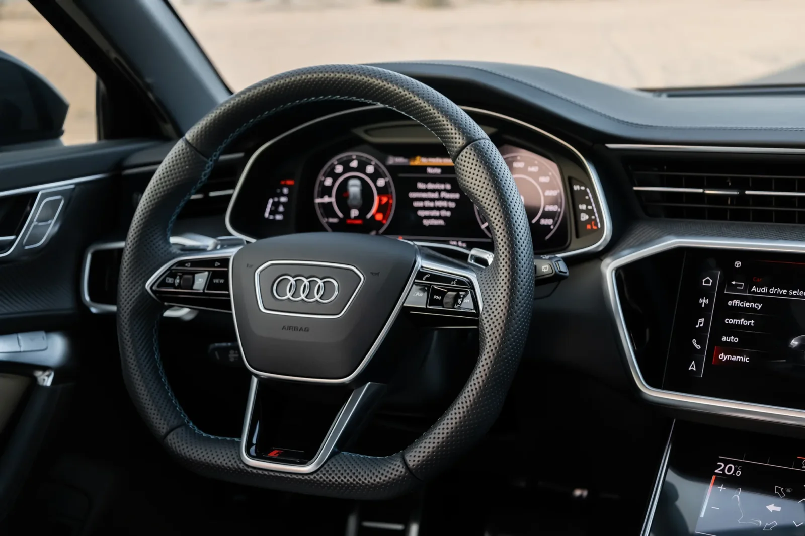 Miete Audi RS6  Blau 2023 in der Abu Dhabi - 7 