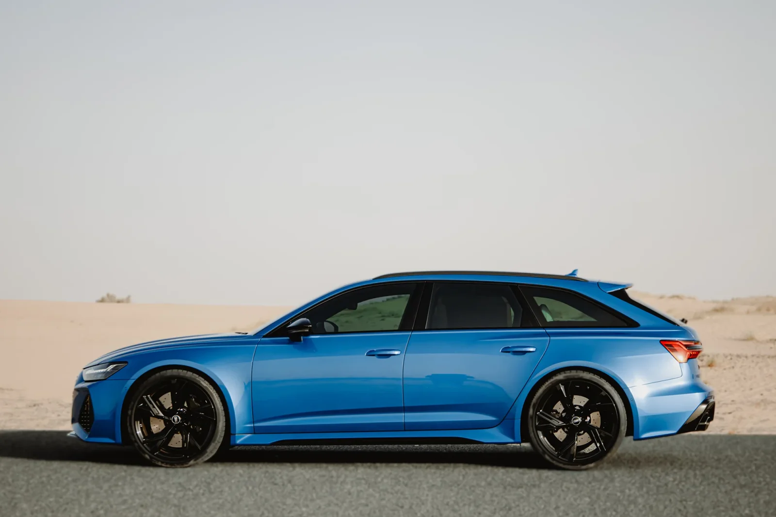 Miete Audi RS6  Blau 2023 in der Abu Dhabi - 14 