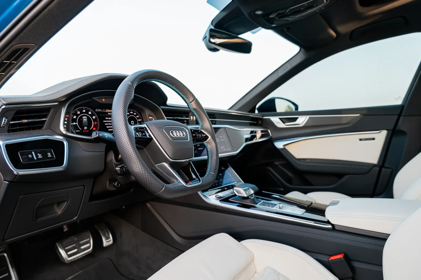 Miete Audi RS6  Blau 2023 in der Abu Dhabi - 8 