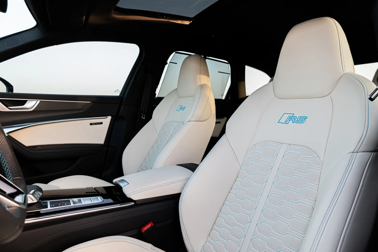 Miete Audi RS6  Blau 2023 in der Abu Dhabi - 5 