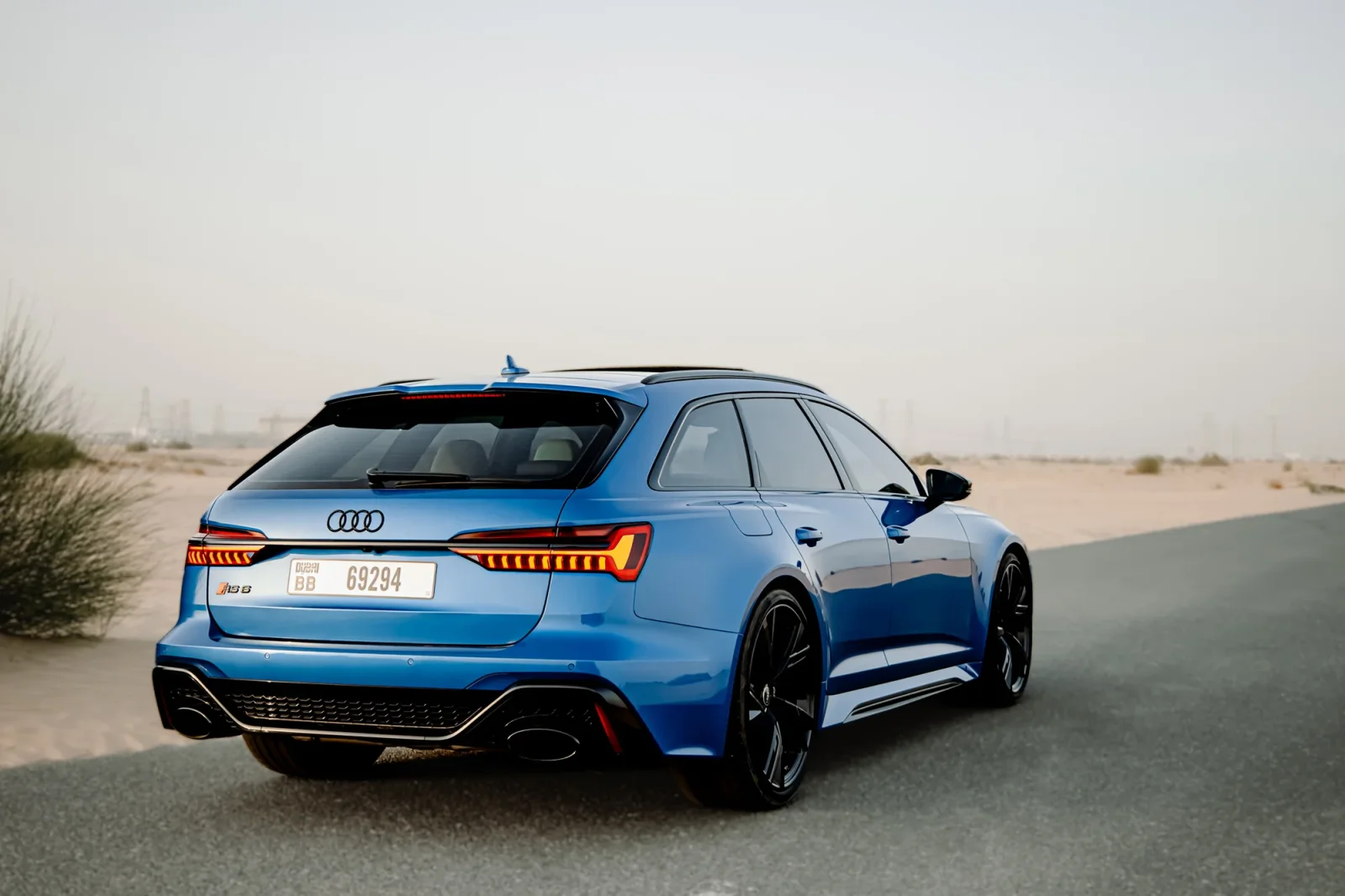 Miete Audi RS6  Blau 2023 in der Abu Dhabi - 15 