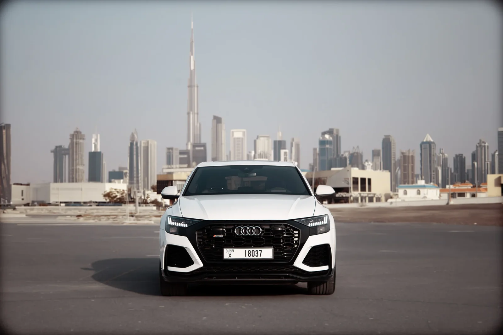 Kiralık Audi RS Q8  Beyaz 2023 içinde Abu Dhabi - 13 