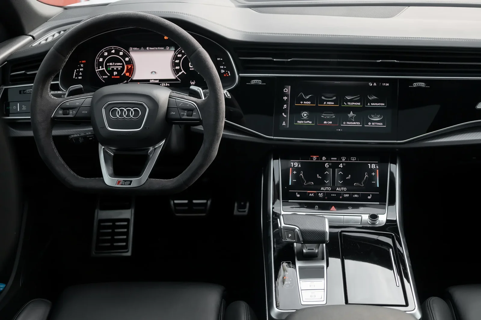 Kiralık Audi RS Q8  Beyaz 2023 içinde Abu Dhabi - 3 