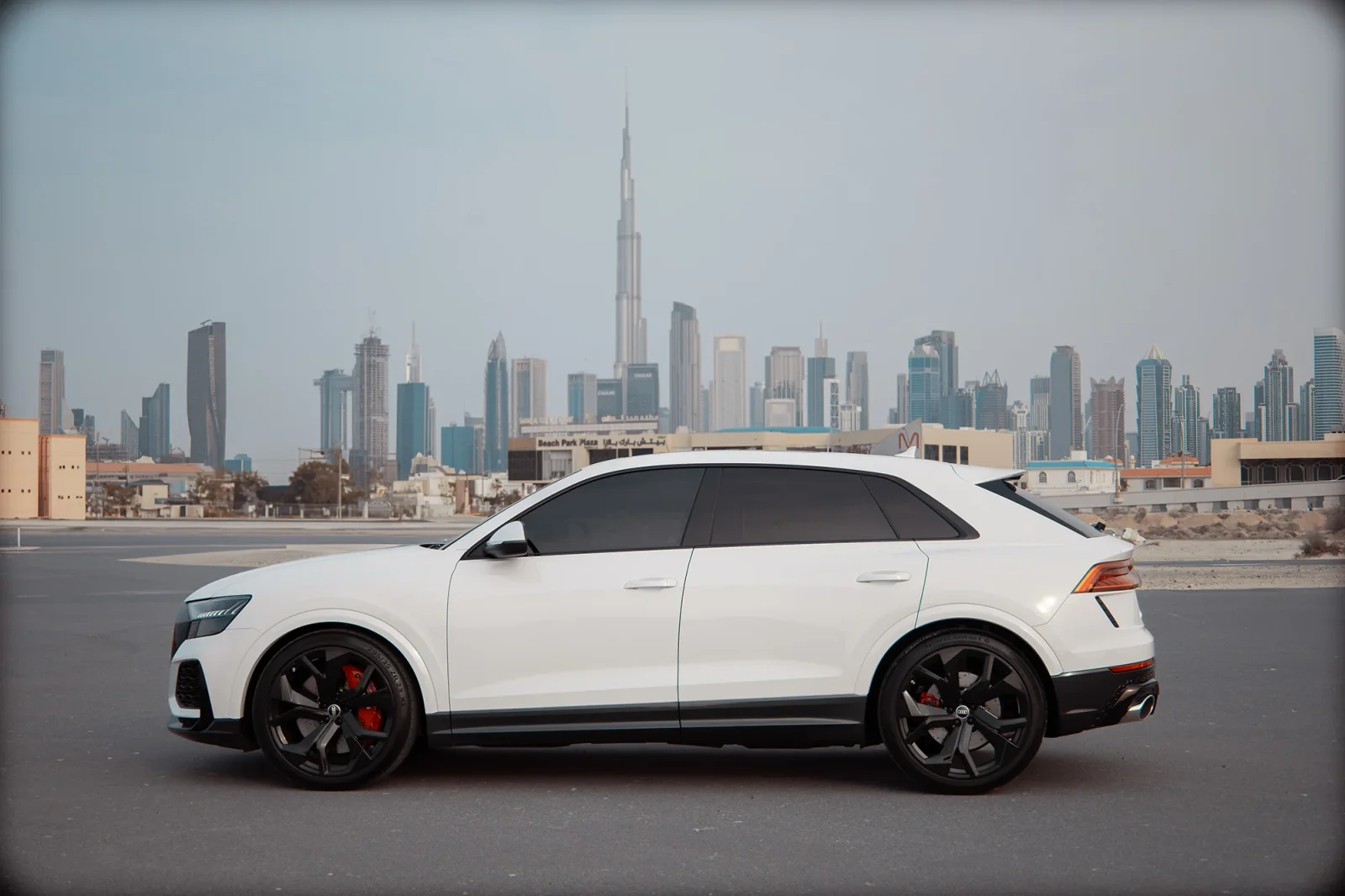 Kiralık Audi RS Q8  Beyaz 2023 içinde Abu Dhabi - 11 