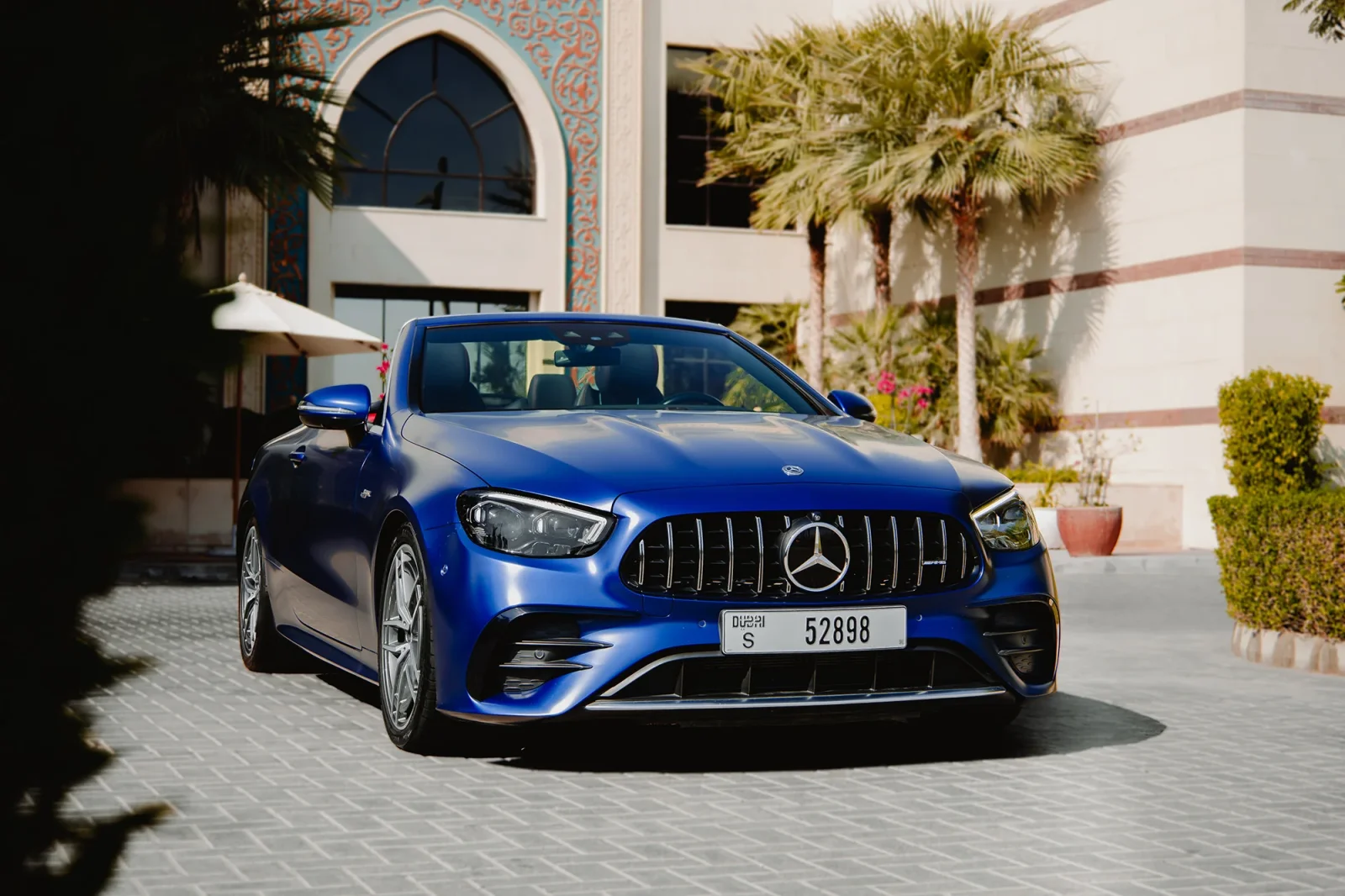 Alquiler Mercedes-Benz E-Class 53 AMG  Azul 2022 en Abu Dabi - 2 