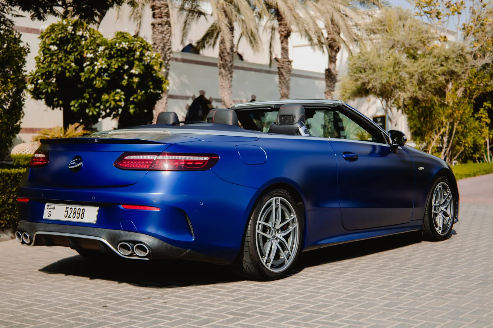 Alquiler Mercedes-Benz E-Class 53 AMG  Azul 2022 en Abu Dabi - 11 