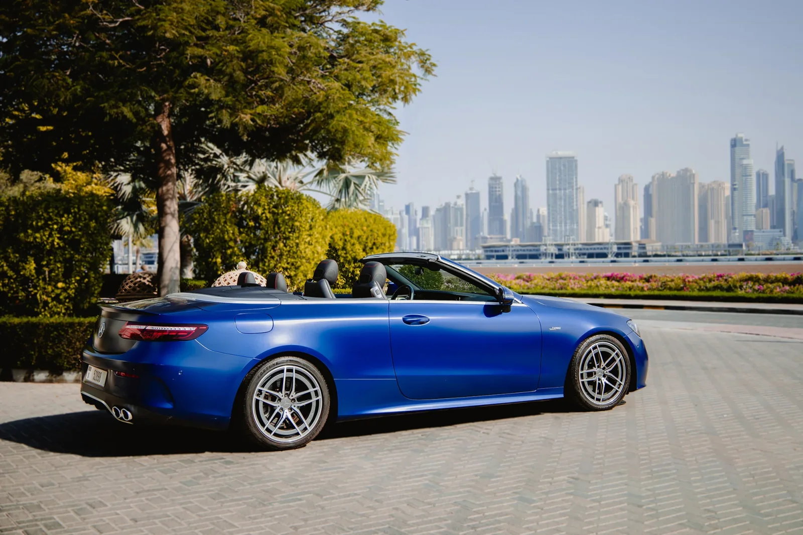 Alquiler Mercedes-Benz E-Class 53 AMG  Azul 2022 en Abu Dabi - 9 