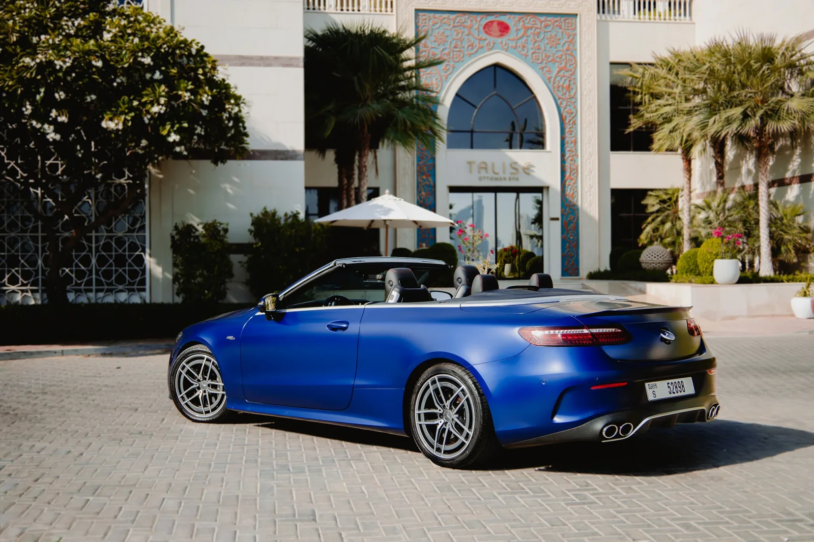 Alquiler Mercedes-Benz E-Class 53 AMG  Azul 2022 en Abu Dabi - 12 