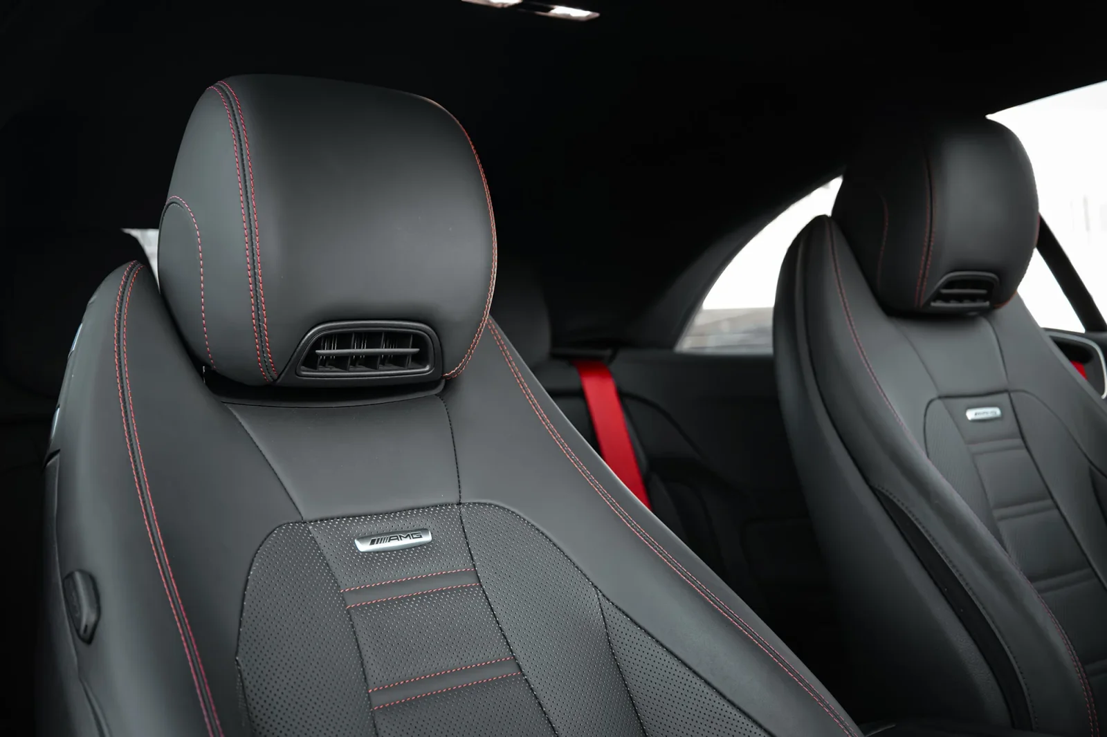 Alquiler Mercedes-Benz E-Class 53 AMG  Azul 2022 en Abu Dabi - 6 