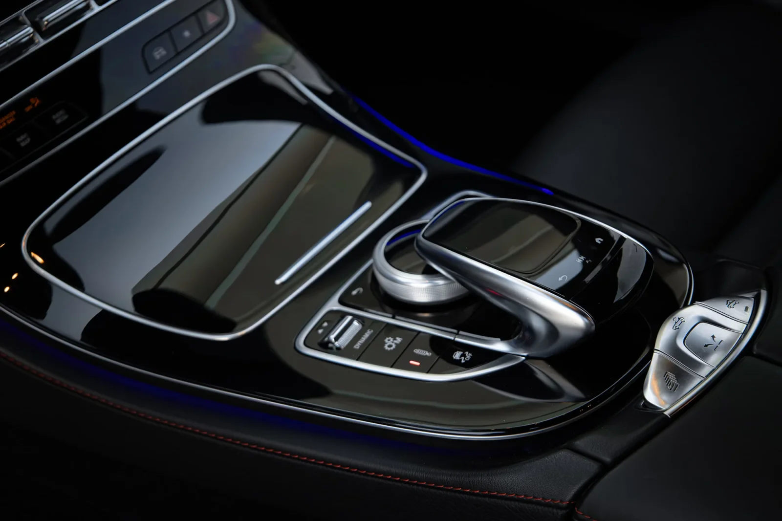 Alquiler Mercedes-Benz E-Class 53 AMG  Azul 2022 en Abu Dabi - 5 