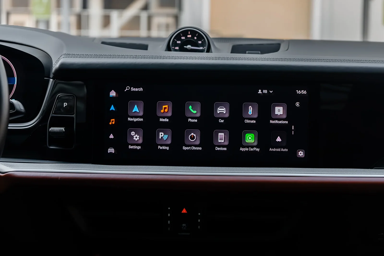 Alquiler Porsche Cayenne Coupe  Gris 2024 en Abu Dabi - 6 