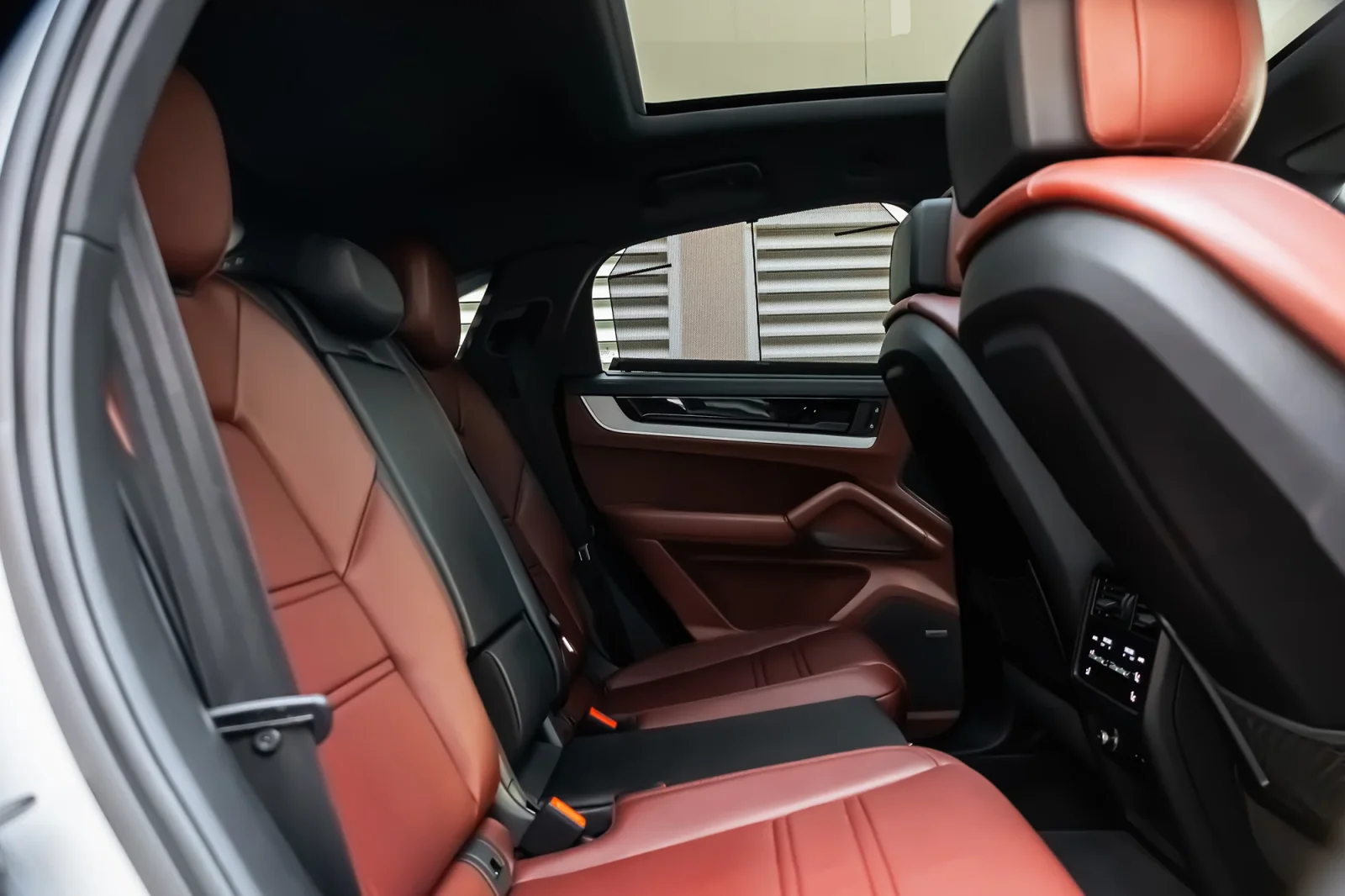 Alquiler Porsche Cayenne Coupe  Gris 2024 en Abu Dabi - 8 