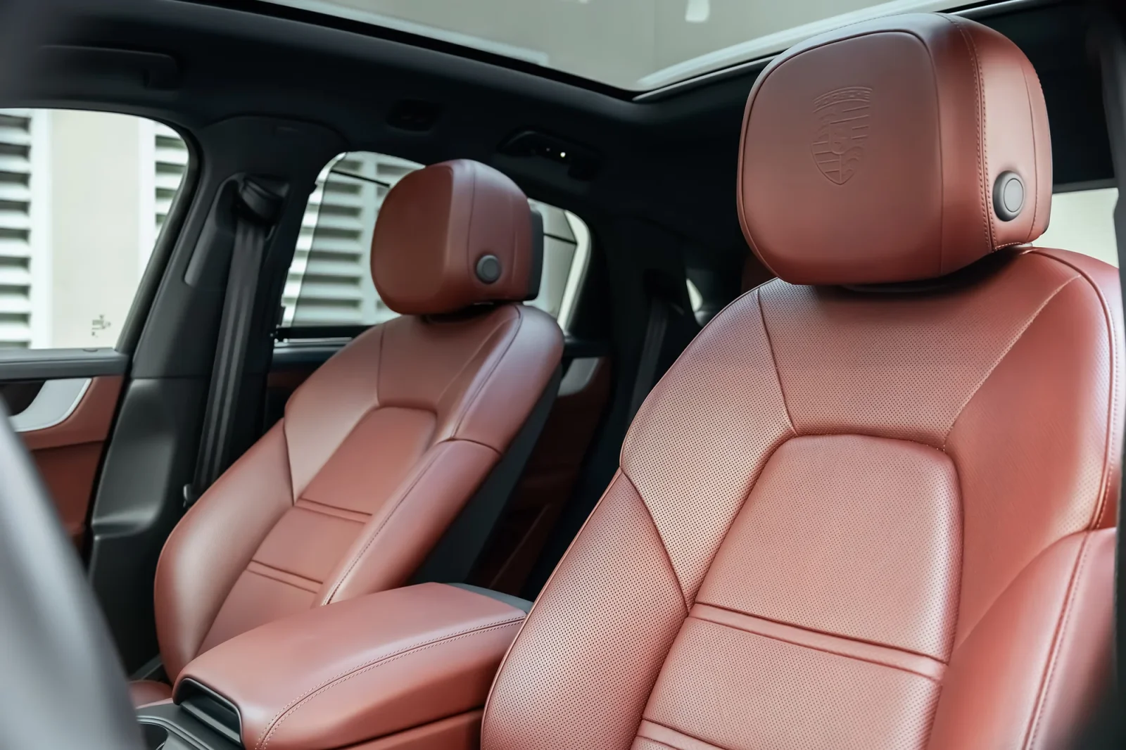 Alquiler Porsche Cayenne Coupe  Gris 2024 en Abu Dabi - 5 