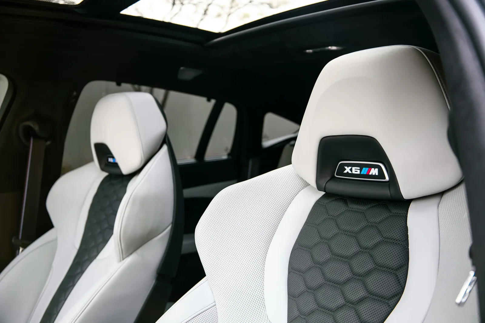 Affitto BMW X6M Competition Blu 2021 in Abu Dhabi - 6 