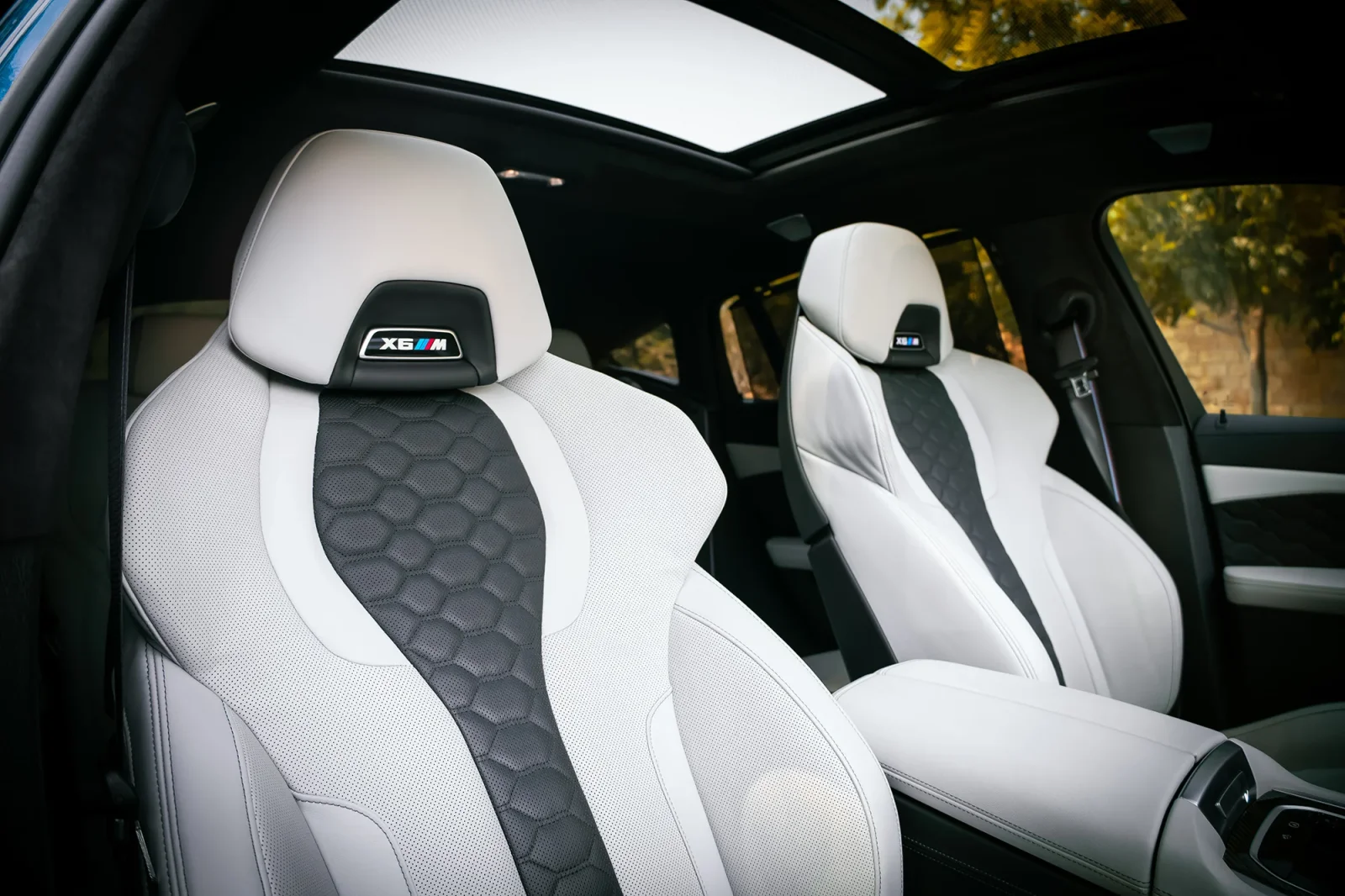 Affitto BMW X6M Competition Blu 2021 in Abu Dhabi - 5 