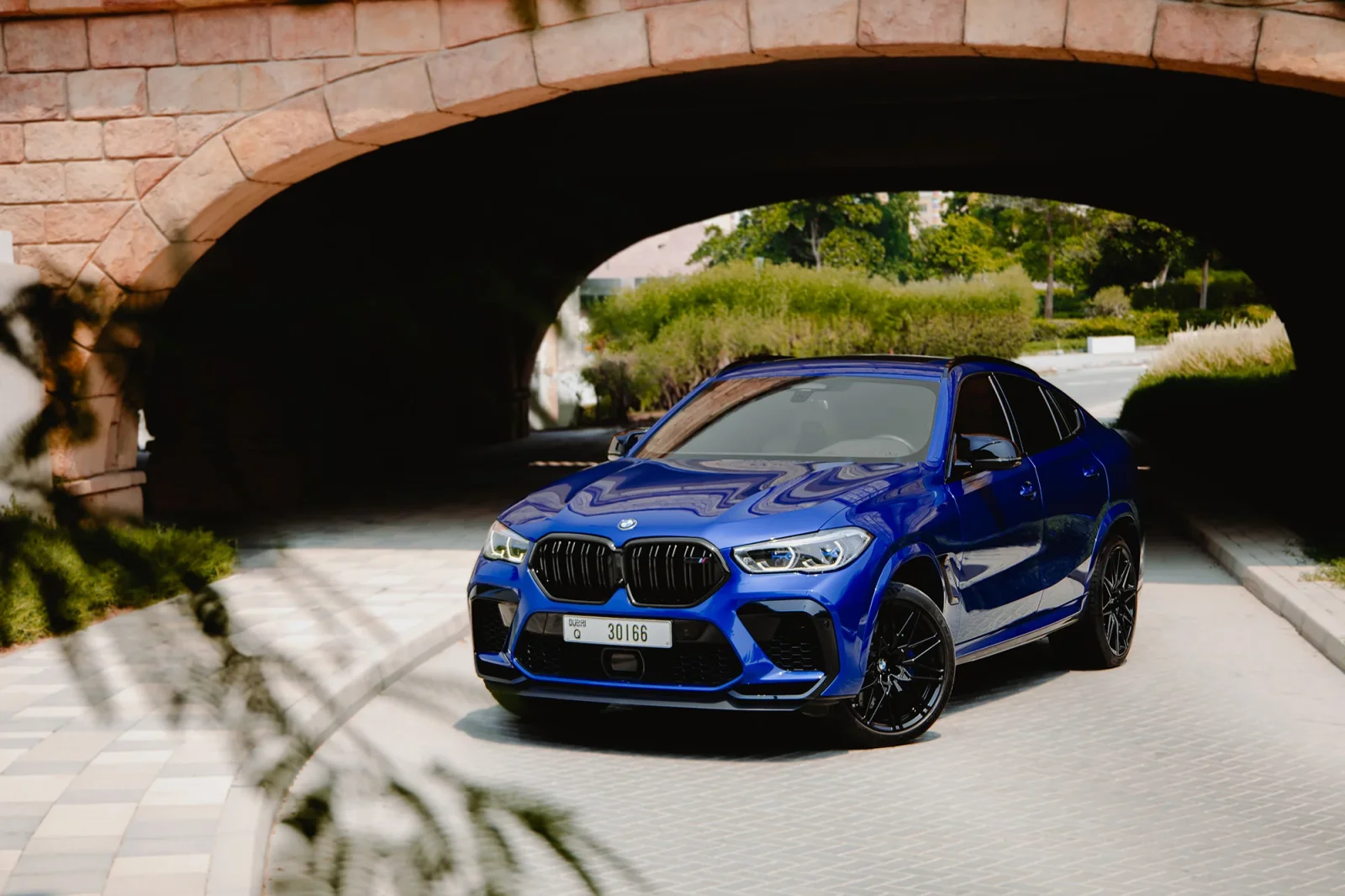 Affitto BMW X6M Competition Blu 2021 in Abu Dhabi - 2 